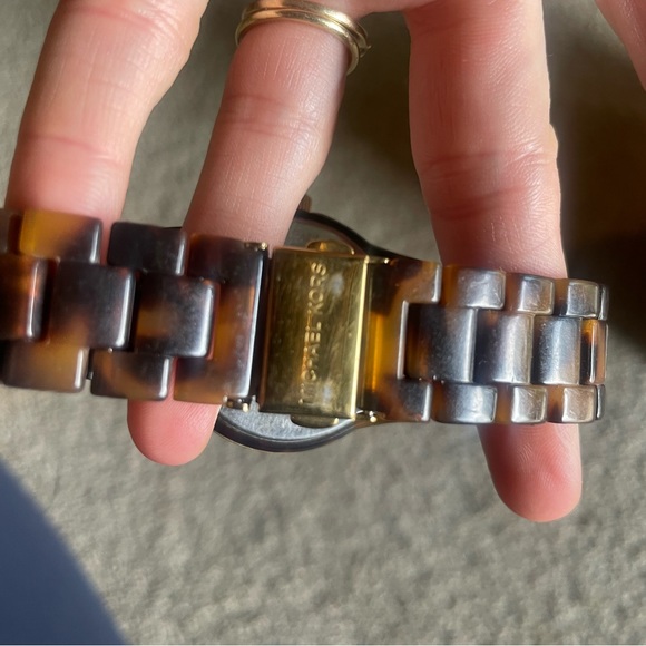 Michael Kors tortoise watch - Picture 2 of 6